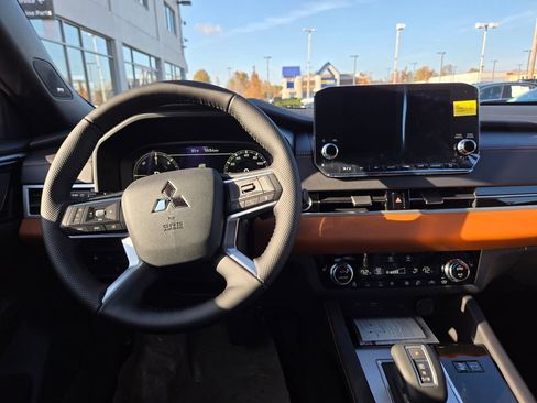 New 2025 Mitsubishi Outlander SEL image 10