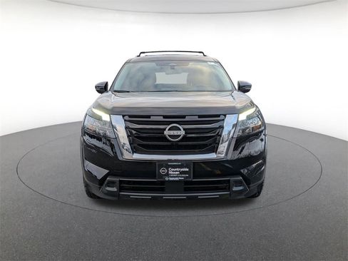 Used 2024 Nissan Pathfinder SV w/ SV Premium Package image 2