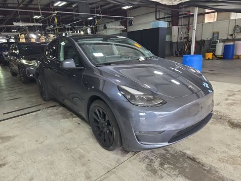 Used 2023 Tesla Model Y Long Range AWD/4WD image 6