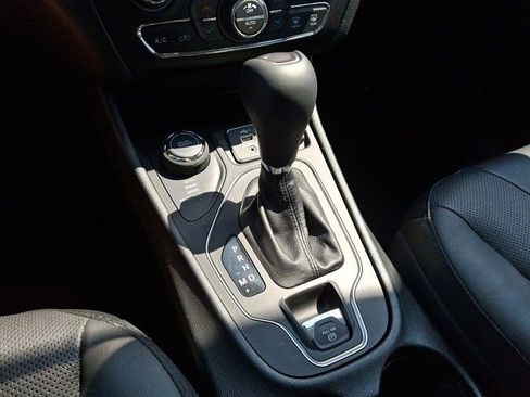 Certified 2021 Jeep Cherokee Latitude Lux w/ Comfort/Convenience Group AWD/4WD image 18