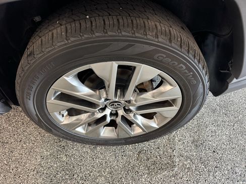 Used 2019 Toyota RAV4 XLE Premium w/ Cold Weather Package AWD/4WD image 14