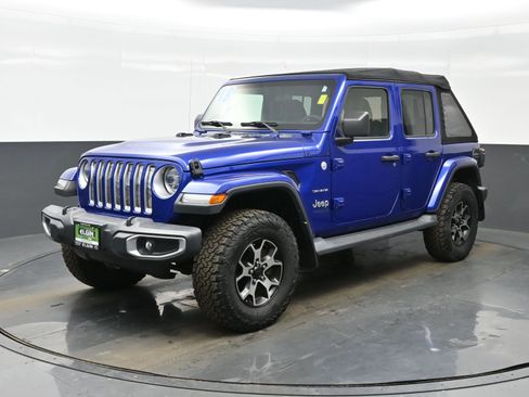 Used 2018 Jeep Wrangler Unlimited Sahara w/ Dual Top Group image 2