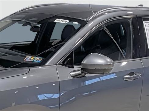 Used 2025 Nissan Kicks SR AWD/4WD image 8