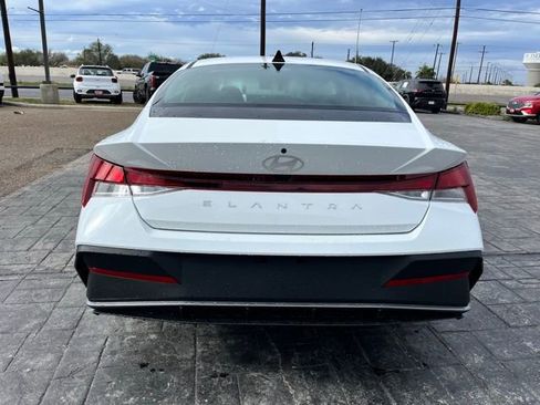 New 2026 Hyundai Elantra SE FWD image 6