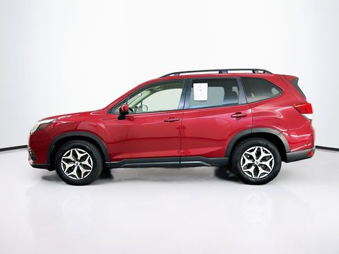 Used 2023 Subaru Forester Premium image 4