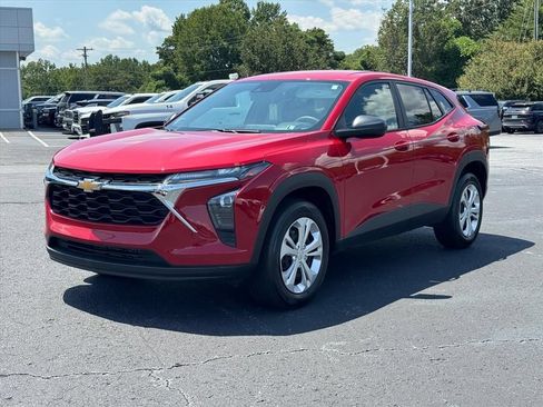 Used 2026 Chevrolet Trax LS FWD image 7