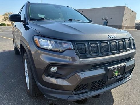 Used 2022 Jeep Compass Latitude w/ Convenience Group AWD/4WD image 7