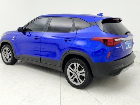 Used 2023 Kia Seltos LX image 4