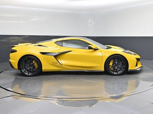 Used 2025 Chevrolet Corvette ZR1 w/ Stealth Interior Trim Package RWD image 2