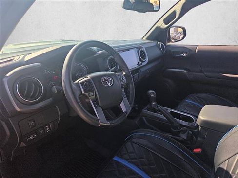 Used 2022 Toyota Tacoma TRD Sport w/ Black Out Package (TMS) RWD image 9
