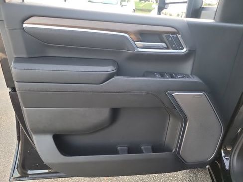 Used 2024 Chevrolet Silverado 2500 High Country w/ High Country Premium Package AWD/4WD image 17