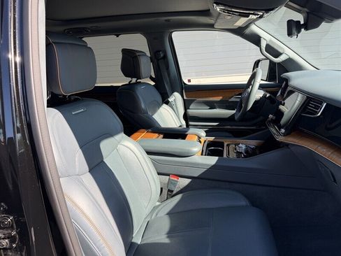 Used 2022 Jeep Grand Wagoneer Series II image 36