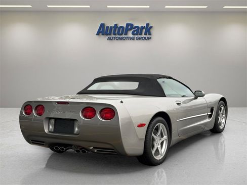 Used 2002 Chevrolet Corvette Base w/ Preferred Equipment Group1 image 7