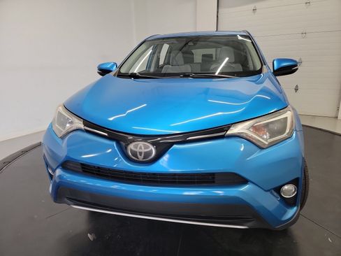 Used 2018 Toyota RAV4 XLE FWD image 2