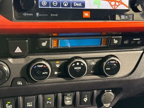 Used 2017 Toyota Tacoma TRD Off-Road image 33