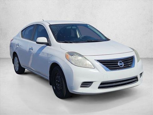 Used 2012 Nissan Versa SV FWD image 3