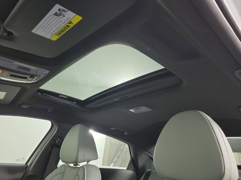 New 2025 Hyundai Elantra Limited image 26