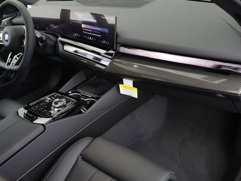 New 2026 BMW 550e xDrive w/ Executive Package image 21