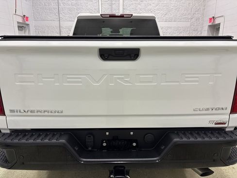 Used 2025 Chevrolet Silverado 2500 Custom w/ Custom Convenience Package image 5