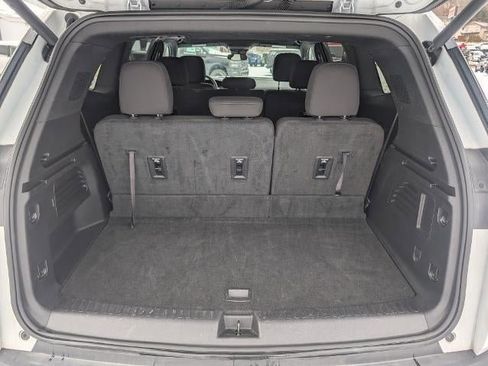 Used 2025 GMC Acadia Elevation image 11