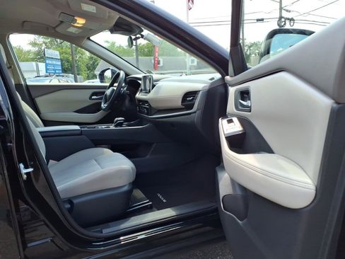 Used 2025 Nissan Rogue SV AWD/4WD image 13