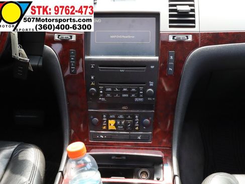 Used 2010 Cadillac Escalade Premium AWD/4WD image 16