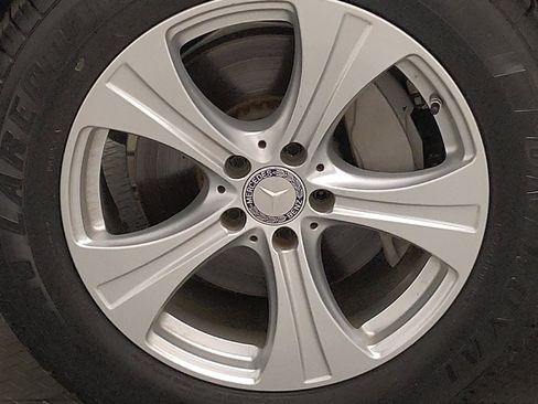 Used 2018 Mercedes-Benz GLC 300 w/ Premium Package image 31