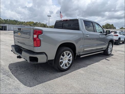 Used 2025 Chevrolet Silverado 1500 High Country AWD/4WD image 7