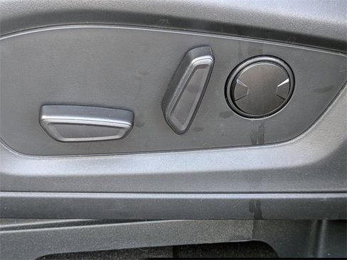 Used 2023 Ford Explorer Limited image 22