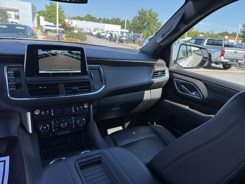 Used 2024 Chevrolet Suburban LT image 27