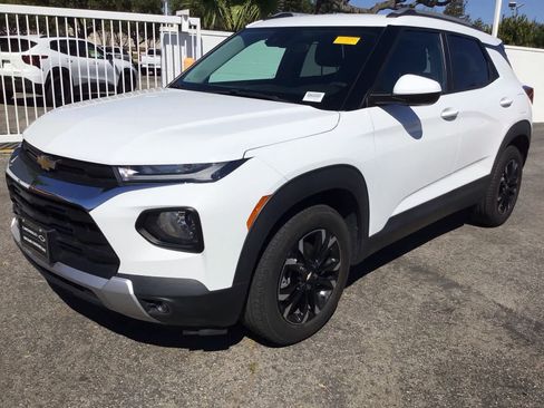 Used 2022 Chevrolet TrailBlazer LT image 2