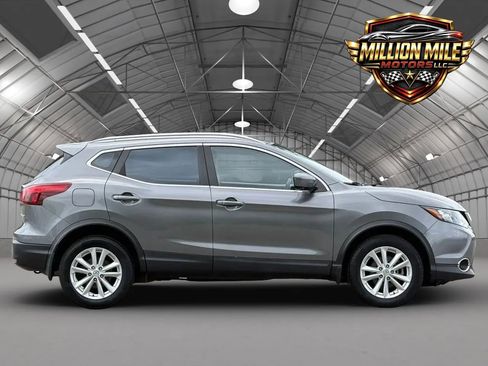 Used 2017 Nissan Rogue Sport SV w/ SV Premium Package AWD/4WD image 7