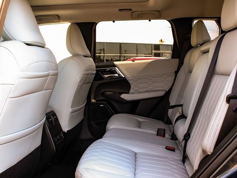 New 2025 Mitsubishi Outlander SEL image 36