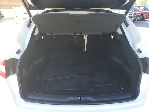 Used 2019 Maserati Levante image 9