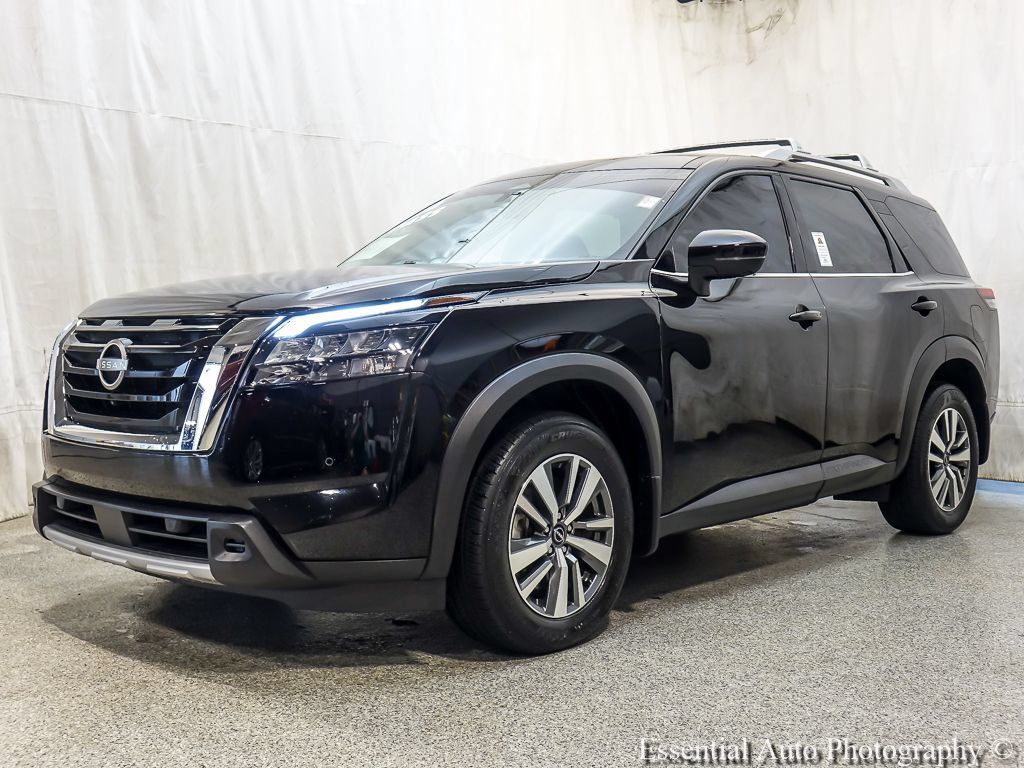 Used 2025 Nissan Pathfinder SL AWD/4WD image 2