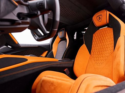 Used 2025 Lamborghini Revuelto AWD/4WD image 65