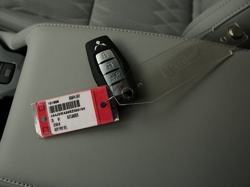 New 2025 Mitsubishi Outlander SEL image 25