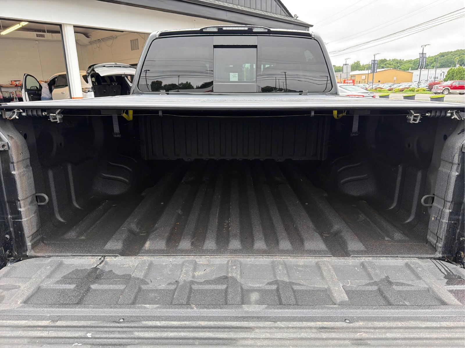 Used 2019 Nissan Titan SV w/ SV Convenience Package AWD/4WD image 12