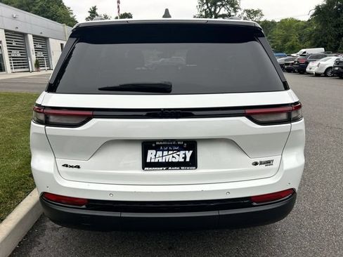 Used 2023 Jeep Grand Cherokee Altitude AWD/4WD image 26
