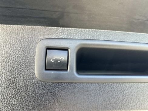 Used 2023 Toyota Highlander XLE image 16