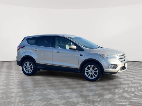 Used 2017 Ford Escape SE w/ SE Cold Weather Package AWD/4WD image 2