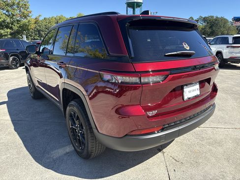 New 2025 Jeep Grand Cherokee Altitude image 5