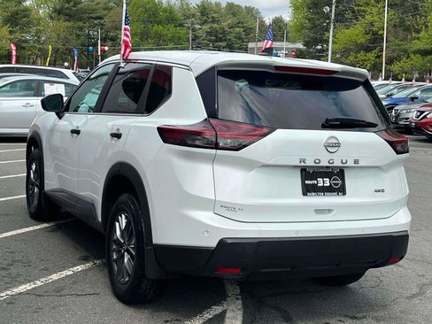 Used 2025 Nissan Rogue S image 3