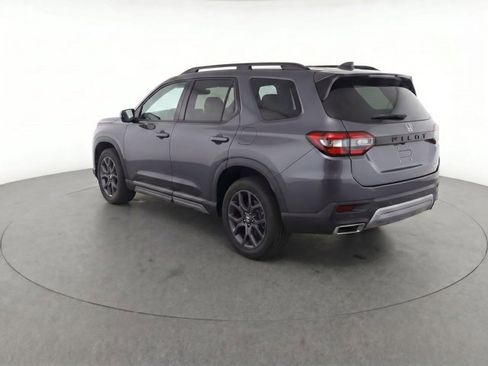 Used 2023 Honda Pilot Touring image 5