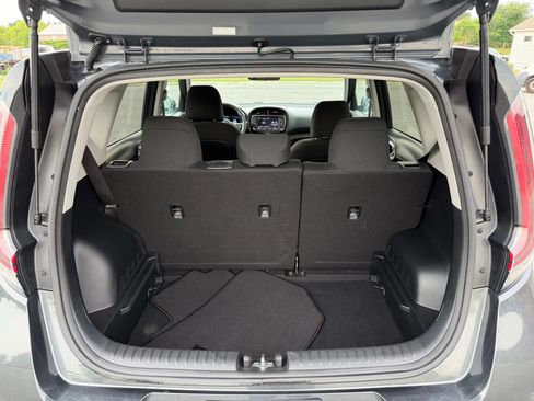 Used 2023 Kia Soul LX w/ Option Group 015 FWD image 8