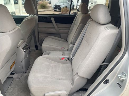 Used 2010 Toyota Highlander 2WD image 10