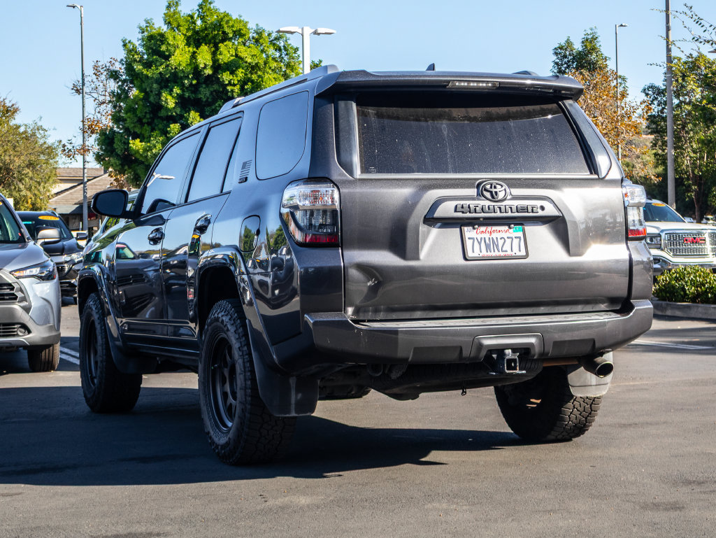 Used 2017 Toyota 4Runner SR5 AWD/4WD image 4