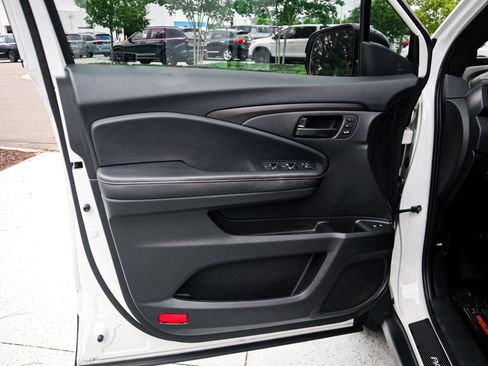 Used 2025 Honda Passport TrailSport image 14