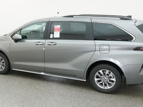 New 2026 Toyota Sienna XLE FWD image 15