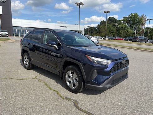 Used 2025 Toyota RAV4 XLE AWD/4WD image 5